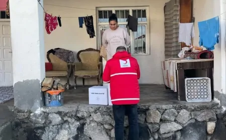 Türk Kızılay Iğdır Şube Başkanı Ali İhsan Atalay ve ekibi, bugün Aralık ilçesini ziyaret ederek ihtiyaç sahiplerine yardımlarını ulaştırdı