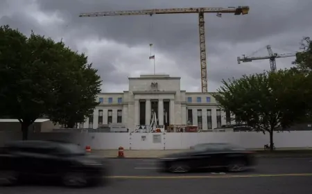 ABD Merkez Bankası (Fed), Politika Faizini Sabit Bıraktı: Küresel Piyasalar ve Yatırımcılar Gözünü Gelecek Adımlara Çevirdi