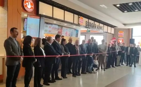 Afyonkarahisar'da Burger King Açılışı Tartışma Yarattı: AK Partili Yöneticilerin Katılımı Sosyal Medyada Gündem Oldu