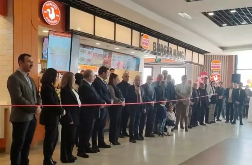 Afyonkarahisar'da Burger King Açılışı Tartışma Yarattı: AK Partili Yöneticilerin Katılımı Sosyal Medyada Gündem Oldu