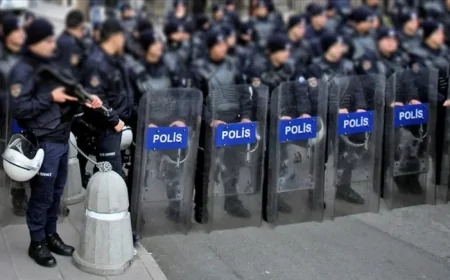 İstanbul'da Gösteri ve Etkinlik Yasağı Uzatıldı, Şehre Giriş Çıkışlara Kısıtlama Getirildi