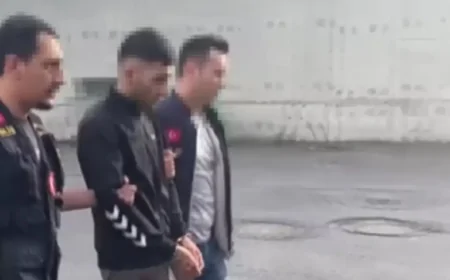 İstanbul Küçükçekmece'de Aile İçi Şiddet Dehşeti: Telefon Mesajları Kavgası Kanlı Bitti! Eşini 5 Yerinden Bıçaklayan Koca Tutuklandı