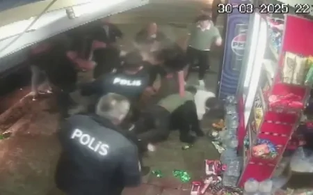 Sakarya'da Tekel Bayiinde Şiddetli Saldırı: Emekli Polis ve İş Yeri Sahibi Darp Edildi, Çoğu Çocuk 15 Kişi Gözaltında