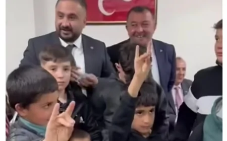 MHP Iğdır İl Başkanı Hüseyin Ateş’ten Çocuklara Bozkurtlu Bayramlaşma