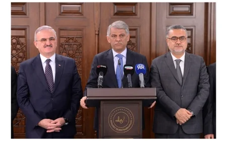 Kültür ve Turizm Bakan Yardımcısı Nadir Alpaslan; “Sizi arayarak kurasız hac vaadinde bulunanlara sakın inanmayınız”