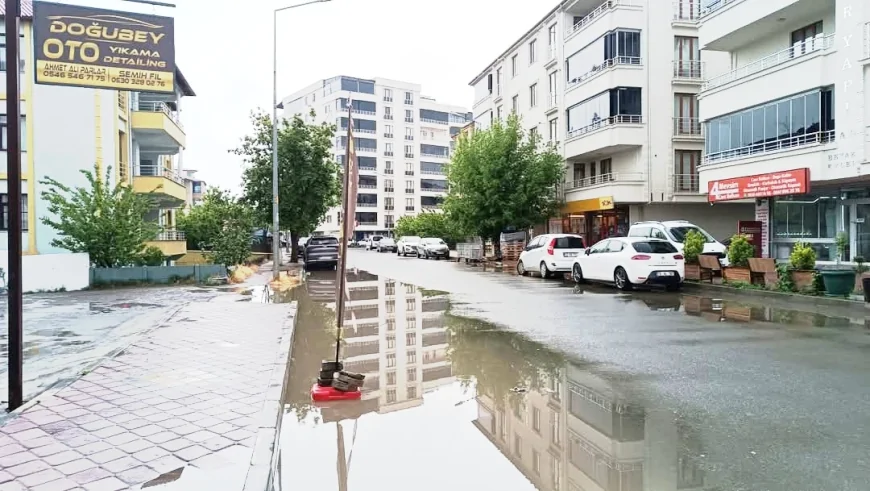 Iğdır’da Dört Gündür Aralıksız Süren Sağanak Yağış Hayatı Felç Etti: Yollar Göle Döndü, Trafik Durdu, Evleri Su Bastı