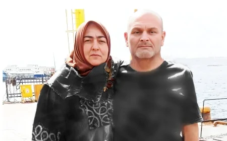 "Başta Eşim Özlem Kavri Olmak Üzere Tüm Annelerin Anneler Günü Kutlu Olsun"