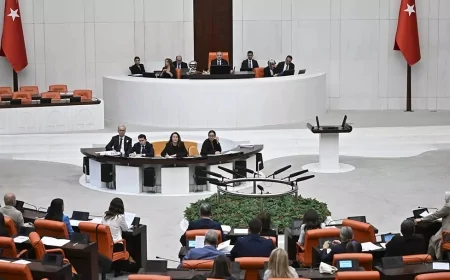 TBMM'de Emekli Maaşı Görüşmelerinde Tansiyon Yükseldi: Bekir Bozdağ'dan AK Partili Vekile Sert "Dışarı Çık" Tepkisi