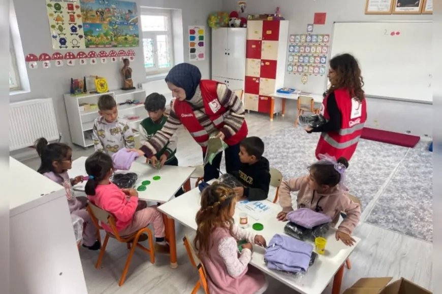 Türk Kızılay Iğdır Şubesinden Anlamlı Ziyaret: Minik Öğrencilere Kızılay Sevgisi Aşılandı