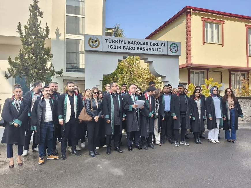 Iğdır Barosu Basın Açıklaması: Iğdır’lı hemşehrilerimiz bildiğiniz üzere yaklaşık bir haftadır ilimizde devam eden su kesintileri üzerine...