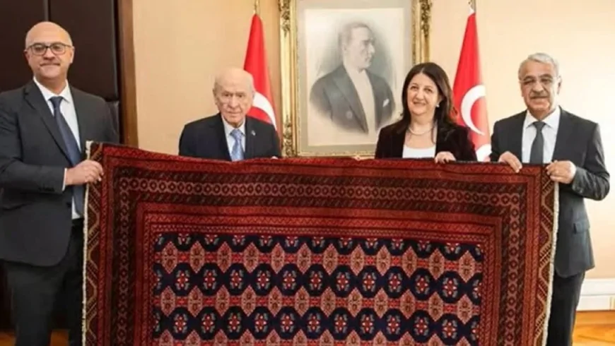 Abdullah Öcalan, Devlet Bahçeli’ye kilim hediye etti