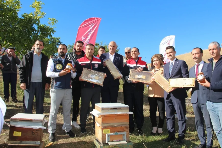IĞDIR KAYISI ÇİÇEĞİ BALI HASADI GERÇEKEŞTİRİLDİ
